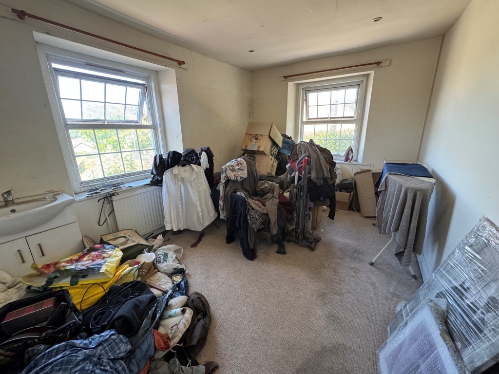 Lot: 222 - THREE-BEDROOM FARMHOUSE AND ATTACHED TWO-BEDROOM ANNEX - FREEHOLD INVESTMENT - The Annex - bedroom 2